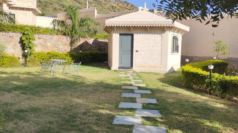 מלון אודייפור Traavista Aravali Mahal מראה חיצוני תמונה