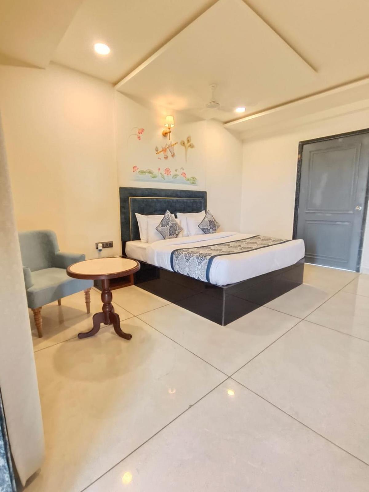 מלון אודייפור Traavista Aravali Mahal מראה חיצוני תמונה